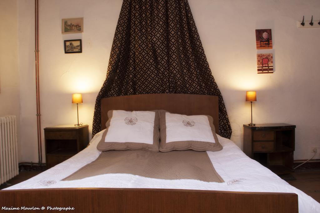 Bed and breakfast Chateau Rosans Chambre photo